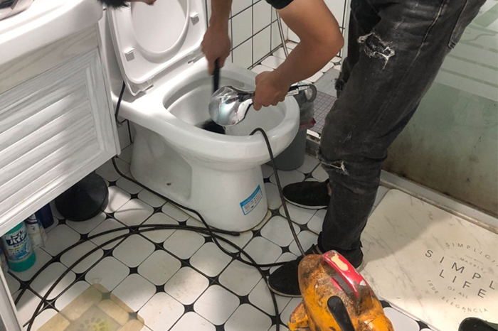 乌什马桶堵塞自己疏通还是找师傅?专业上门服务让你省时更省心